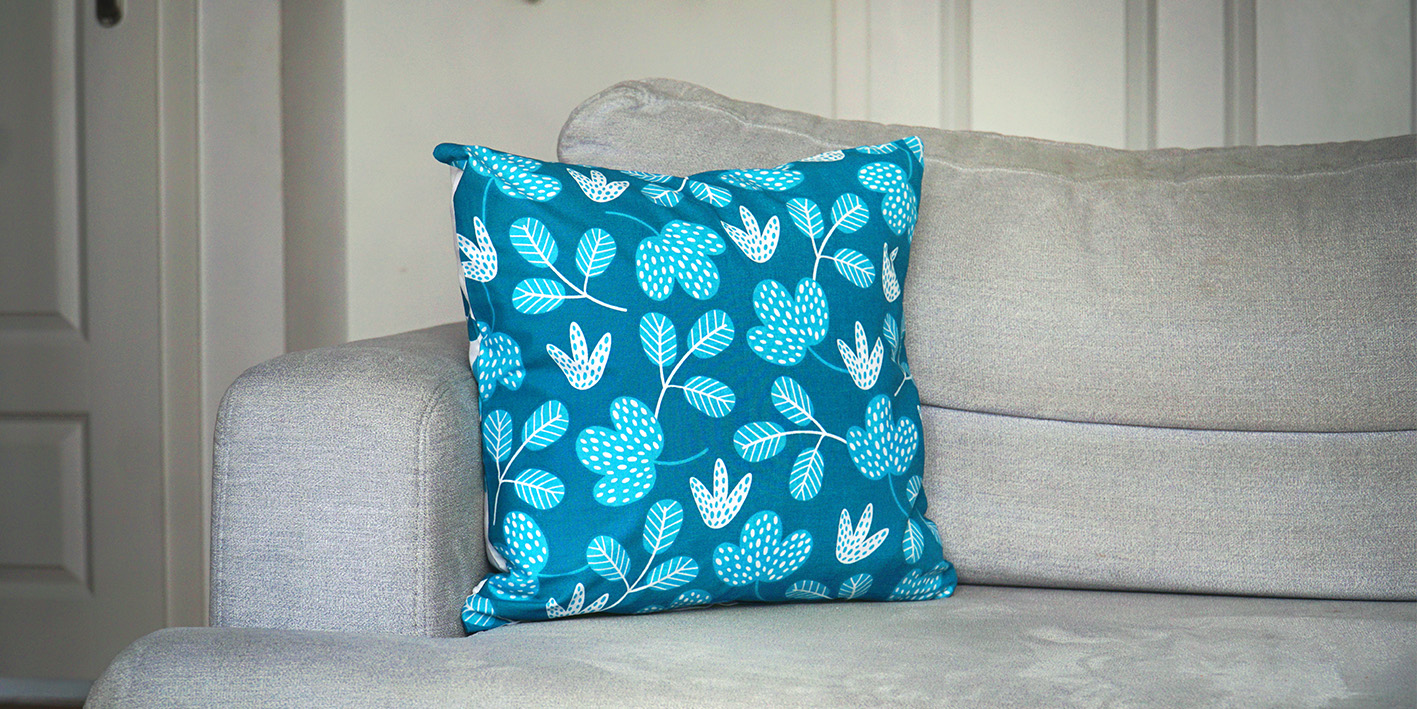 Poszewka 40x40 żyrafka niebieska 